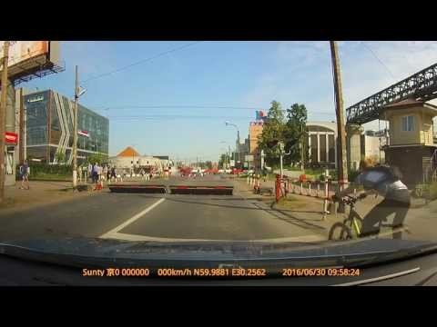 Дурак велосипедист и шлагбаум 
