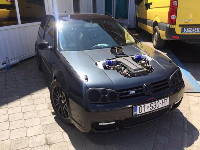 Volkswagen Golf с твин-турбо V10 Audi