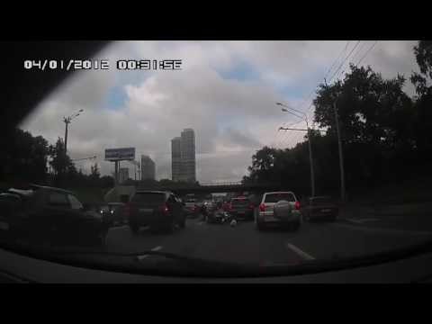 Хруст подбил два автомобиля