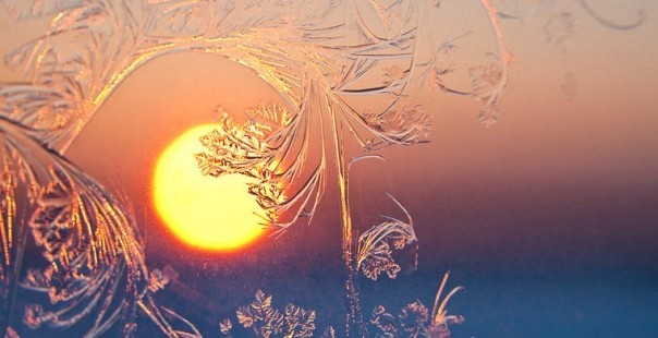 Почему на стеклах зимой появляются узоры