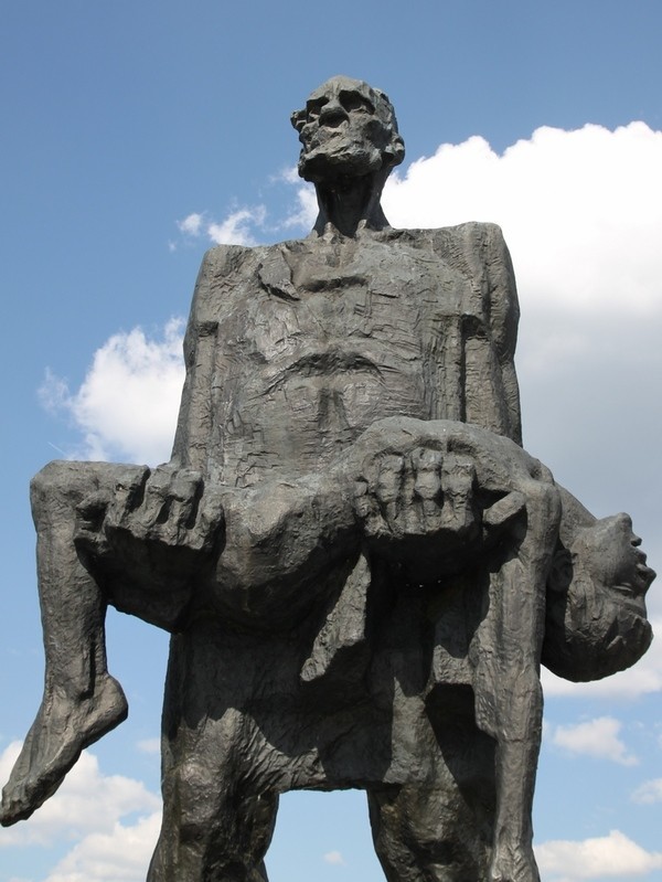 Чтобы помнили. "Хатынь"- символ трагедии белорусского народа
