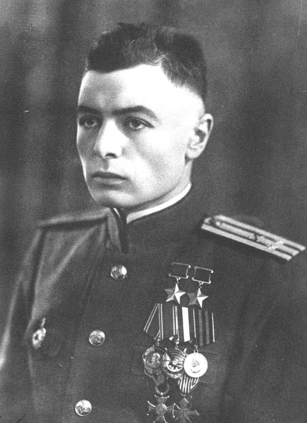 Петров Василий Степанович - единственный в мире офицер, воевавший без обеих рук