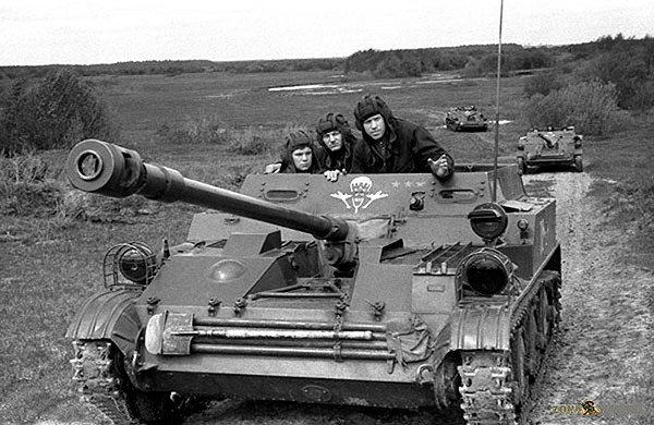 Самое необычное оружие десанта: от ядерных боеприпасов до летающих самоходок