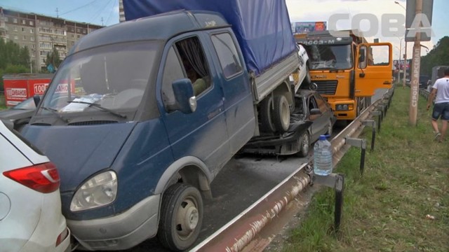 Авария дня. Восемь машин столкнулись в Екатеринбурге