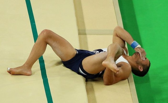 Французский гимнаст сломал ногу