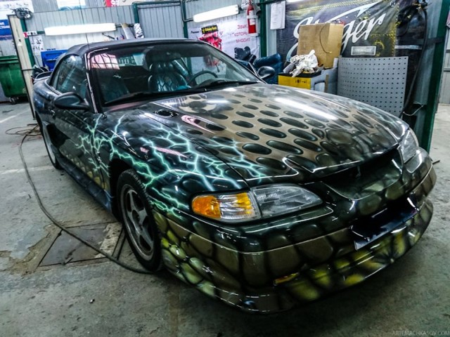 Ford Mustang в безумном тюнинге из 90-х