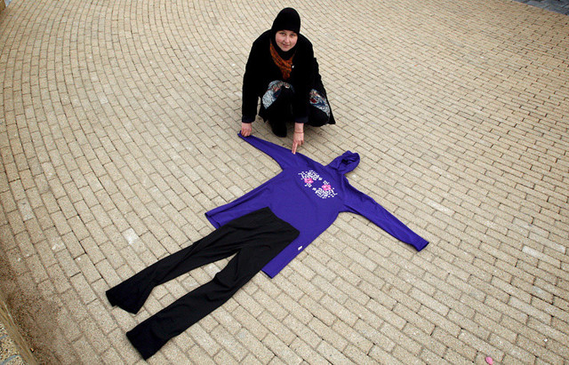 Власти Канн запретили ходить на пляж в купальных костюмах для мусульманок 