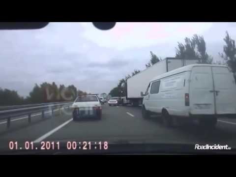 Дальнобойщик проучил обочечника