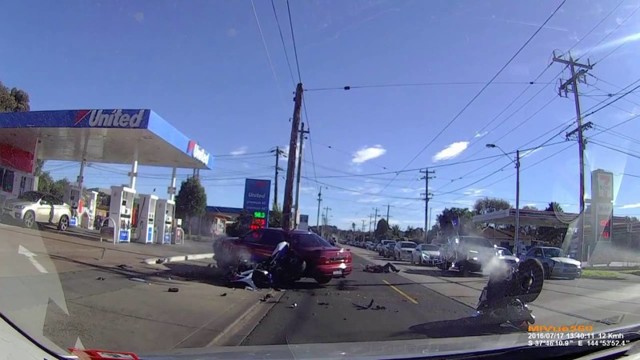 Мото авария в результате неосторожности автомобилиста