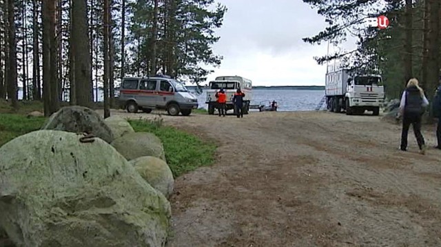 Боясь потерять авиабилеты, туристы бросили в горах пострадавшего товарища