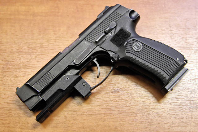 Кривые руки оружие держать не должны