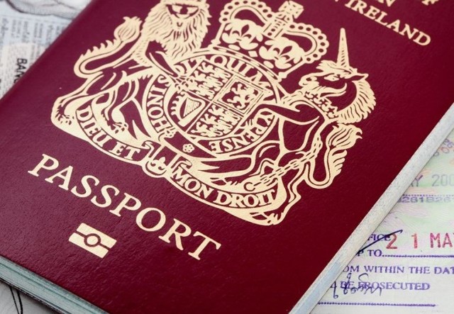 Почему королеве Великобритании не нужен паспорт