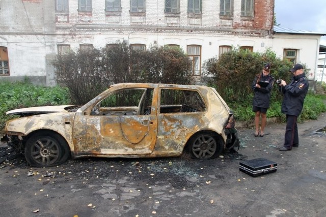 Жители Костромы поджигали автомобили ради селфи на фоне огня