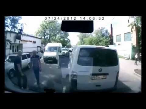 Вышел что бы получить поджопник