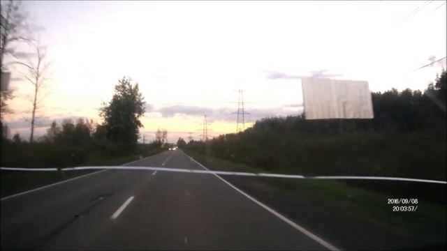 Пьянь за рулем вылетел на встречку и протаранил авто