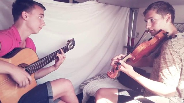 Музыканты в поезде играют Ленинград - На лабутенах