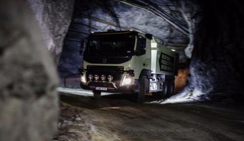 Грузовые автомобили-роботы Volvo начали работу под землей в автоматическом режиме