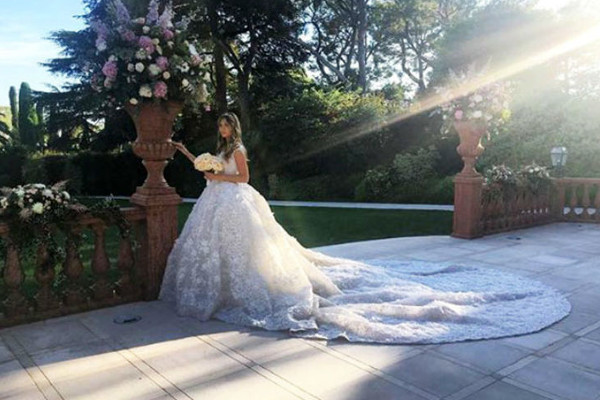 21-летняя студентка вышла замуж в Монако в платье за 20 миллионов
