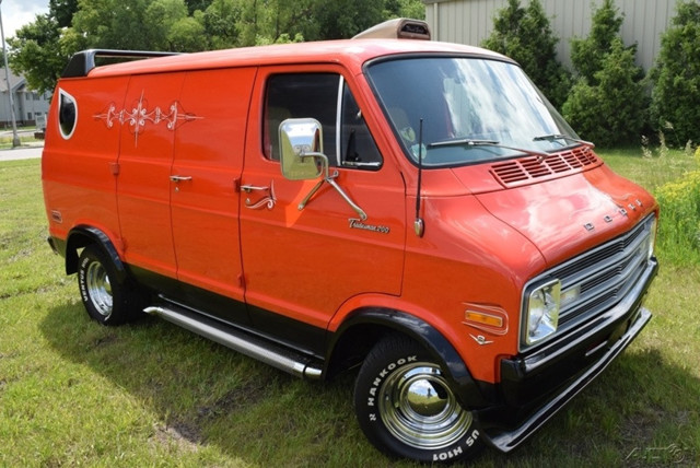 Золотое время хиппи - 1976 Dodge Tradesman Goodtimes Conversion Van