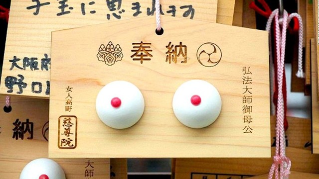 В Японии есть храм, посвященный женской груди, и это прекрасно