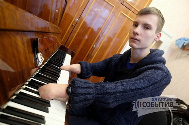 Русский пианист без кистей рук покорил Финляндию