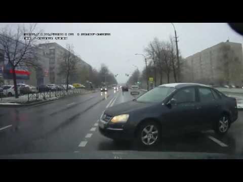 В тени белого Range Rover 