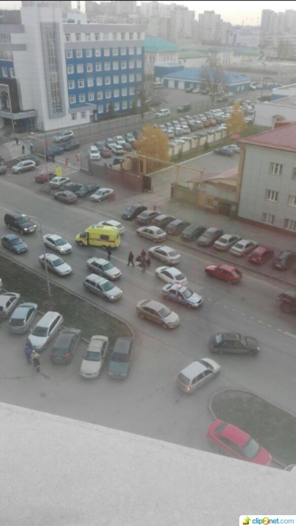 Сбил двух девушек
