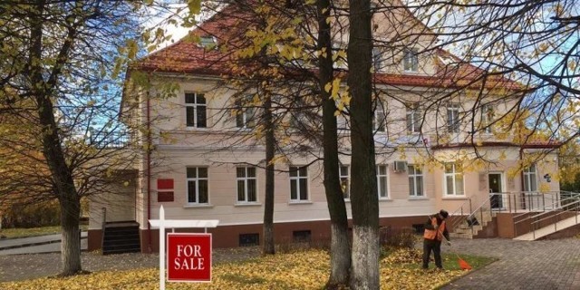 В Калининградской области глава поселка из-за кризиса выставил на продажу здание мэрии