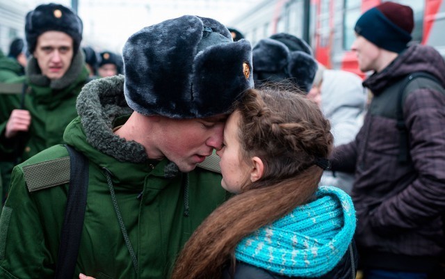 Проводница РЖД: Если ездить по-честному, вся зарплата уходит на взятки ревизору