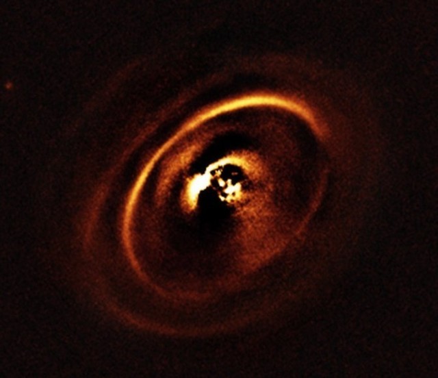 Астрономы увидели протопланетные диски