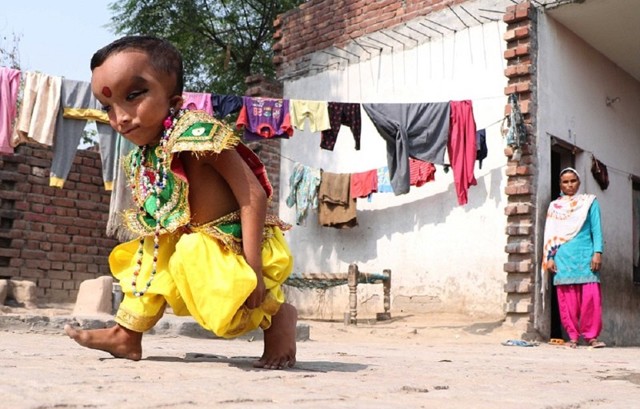 6-летний мальчик из Джаландхара, которого считают реинкарнацией индийского бога Ганеша