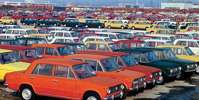 Автомобили рожденные в СССР - Площадки готовой продукции