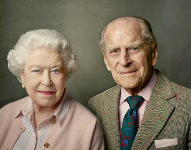 Английская королева Елизавета II и герцог Эдинбургский отметили 69-ю годовщину свадьбы