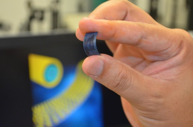 Суперконденсатор позволит заряжать телефон за секунды