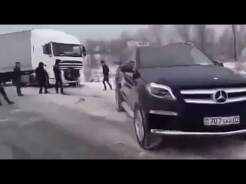 GL 450 взял на буксир фуру