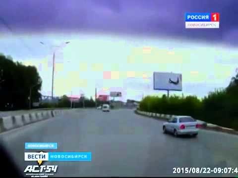 Автохам на Камри против Скорой 