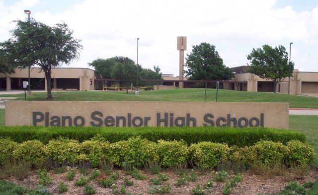 Учительницу лишили доступа в интернет за секс с 16-летним учеником в квартире ее жениха