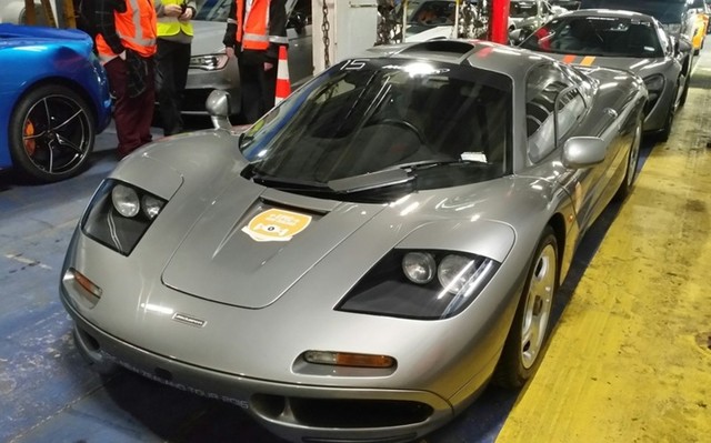 Суперкар McLaren F1 попал в аварию