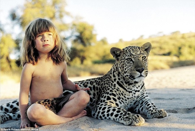 Потрясающие фото: лучшие друзья девочки-Маугли — слоны и леопарды