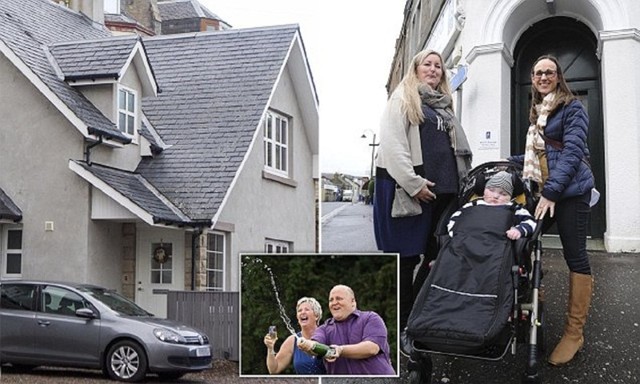 Победительница лотереи купила дом для семьи мальчика-инвалида