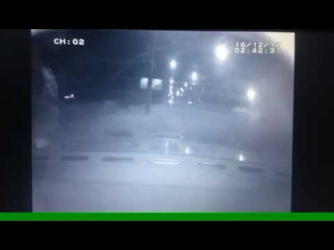 Опасно стоять спиной к потоку автомобилей