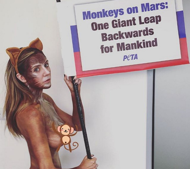 Порноактриса из «Игры престолов» обнажилась, протестуя против отправки российских обезьян на Марс