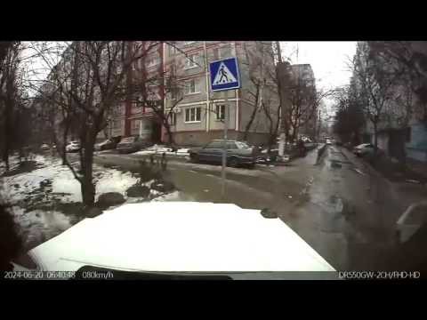 И кто ему права выдал? 