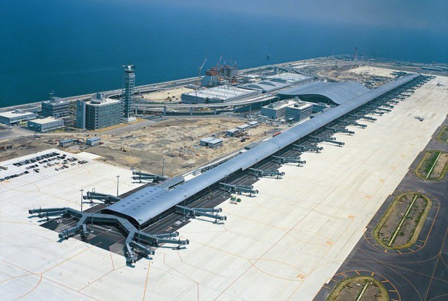 Самый длинный аэропорт в мире на искусственном острове