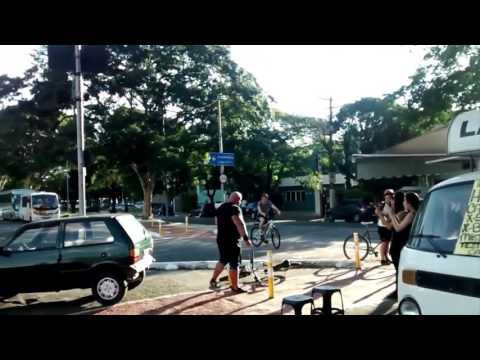 Убрал машину с велосипедной дорожки 