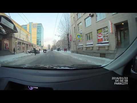 Торопыга на лачети снес знак и сбил пешехода