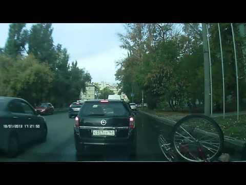 Лобовая с дедом на велосипеде 