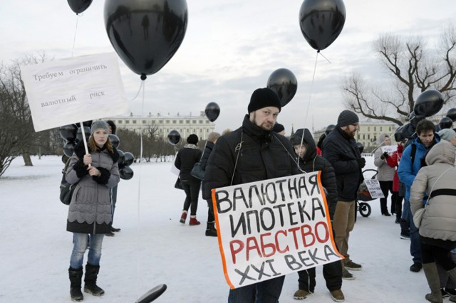 Всё, что вам надо знать о протестах валютных заёмщиков