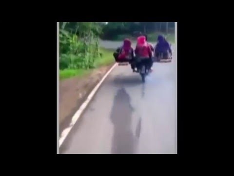 Когда большая семья и один мопед 