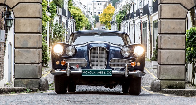 Lagonda Rapide - Четырехдверный автомобиль класса GT